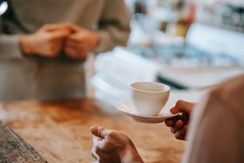 Sau sinh bao lâu được uống cafe sữa? Lưu ý uống cà phê lúc cho con bú