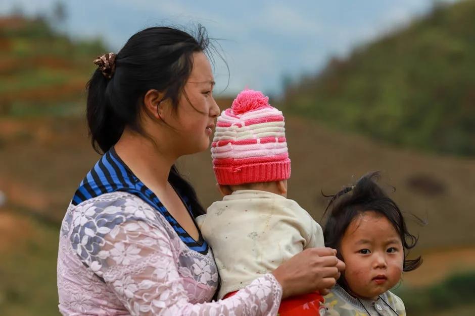 Bệnh tay chân miệng ở trẻ em: Thuốc gì, bôi gì và chăm sóc đúng cách