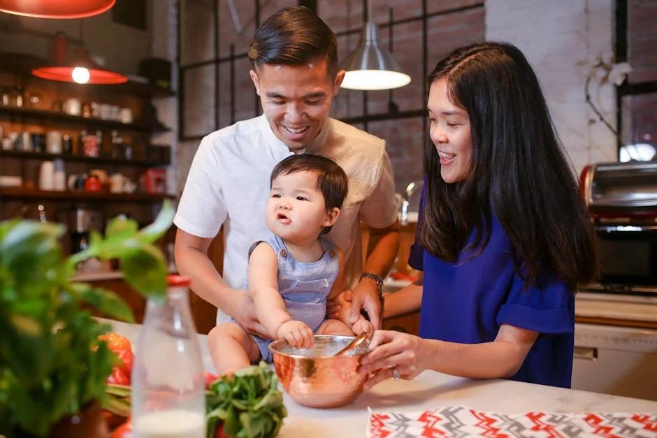 Bé 5 tháng tuổi muốn ăn dặm: Hướng dẫn chi tiết từ A-Z cho mẹ lần đầu, dấu hiệu sẵn sàng và thực đơn 7 ngày đầu tiên