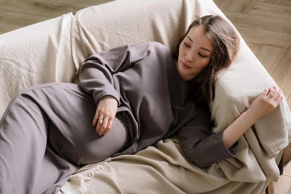 Tư thế ngủ cho bà bầu 3 tháng cuối: Cách nằm nghiêng trái giúp thai nhi khỏe mạnh và mẹ không đau lưng