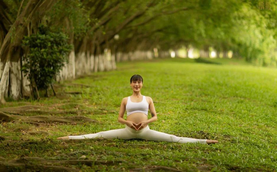 Mẹ bầu tuần 21-24: Dấu hiệu thai nhi đạp mạnh liên tục rồi im lặng có nguy hiểm không?