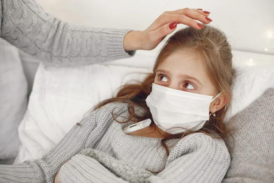 Trẻ bị tay chân miệng: Từ dấu hiệu, cách chăm sóc đến thời điểm khỏi bệnh