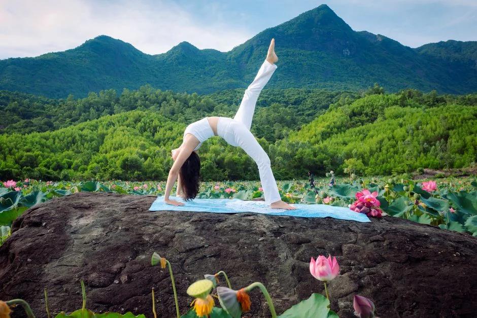 7 bài tập yoga nhẹ nhàng cho bà bầu 3 tháng đầu giúp giảm đầy bụng và khó tiêu
