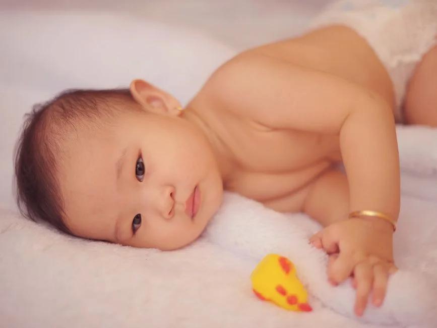 Trẻ bị tay chân miệng: Nguyên nhân, triệu chứng và cách chăm sóc chuẩn