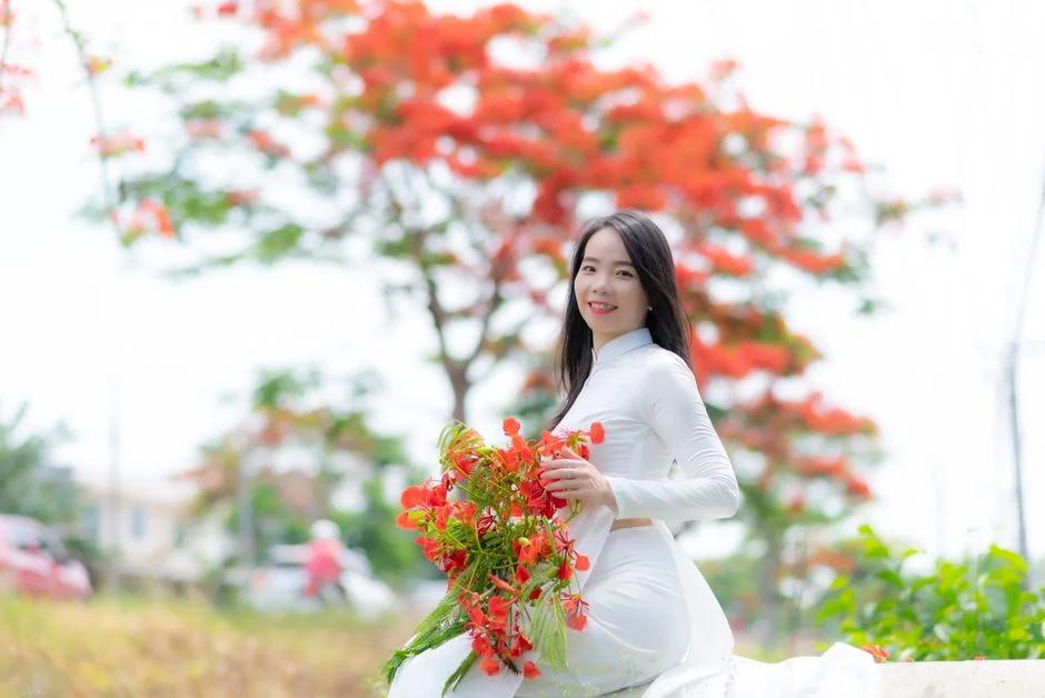 Máu báo thai có màu gì? Xuất hiện mấy ngày thì hết? Phân biệt máu báo thai và máu kinh