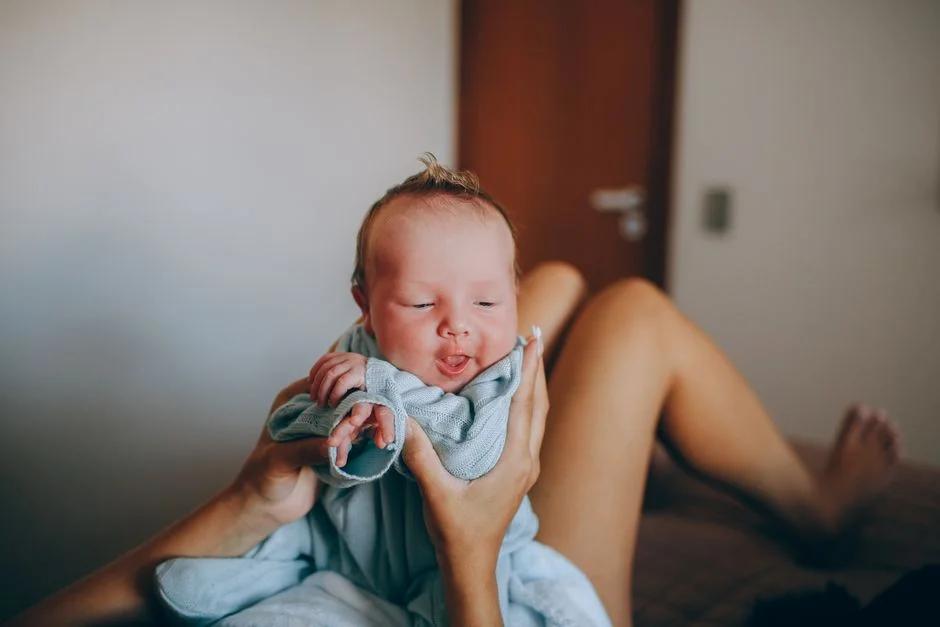 Hướng dẫn vệ sinh rốn cho trẻ sơ sinh đúng cách: Từ A đến Z cho mẹ lần đầu làm mẹ