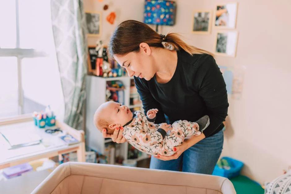 Trẻ 2 tháng nôn trớ nhiều có nên đi khám không?