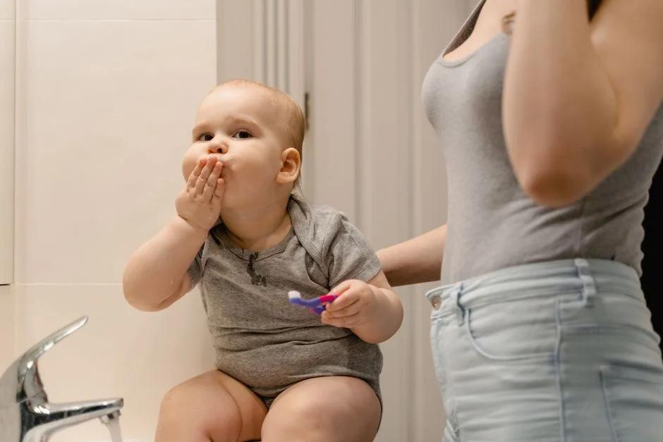 Cách xử lý tưa lưỡi cho trẻ sơ sinh đúng cách: Nguyên nhân, mẹo an toàn và khi nào cần gặp bác sĩ