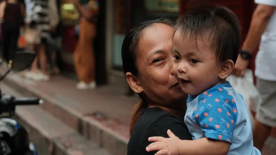 Hướng dẫn chi tiết cách tập vệ sinh cho bé trai từ sơ sinh đến 12 tháng: Không quấn tã, không bỉm