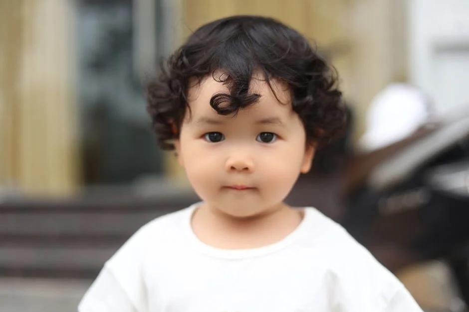 Bé 5 tháng tuổi có nên ăn dặm? Dấu hiệu sẵn sàng và lộ trình cho mẹ tập đầu