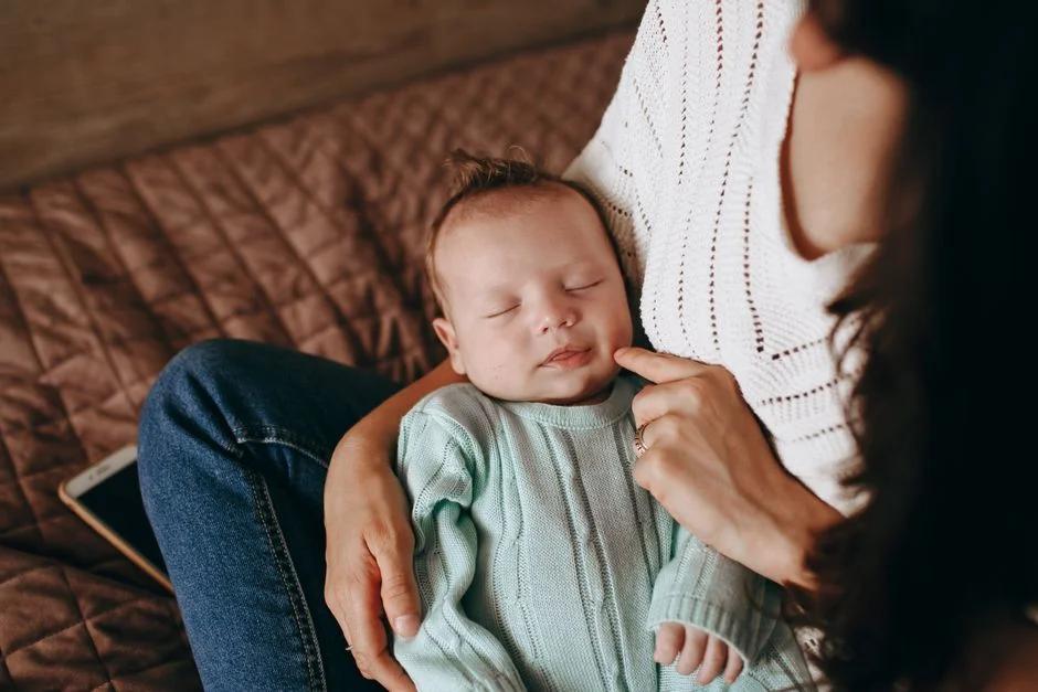 Sai lầm khi tập Tummy Time cho trẻ sơ sinh: Hướng dẫn đúng cách từ chuyên gia