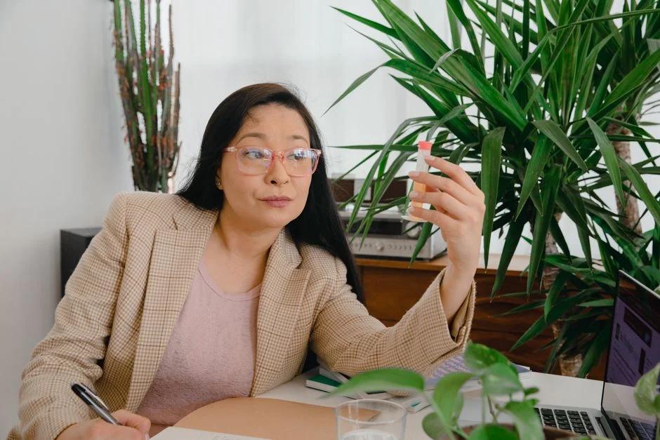 Hướng dẫn chi tiết bổ sung sắt, canxi và DHA cho bà bầu theo từng tam cá nguyệt: Liều lượng và thời điểm vàng