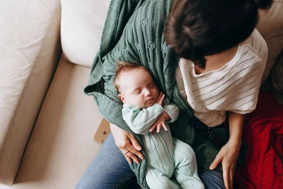 Checklist đồ đi sinh cho mẹ sinh mổ: 7 vật dụng 'cứu cánh' không thể thiếu và 5 thứ nên bỏ lại ở nhà