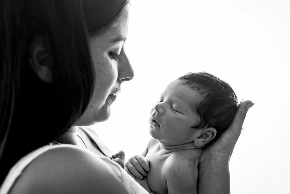 Trẻ sơ sinh ít đi ngoài hay nôn trớ là bị làm sao?