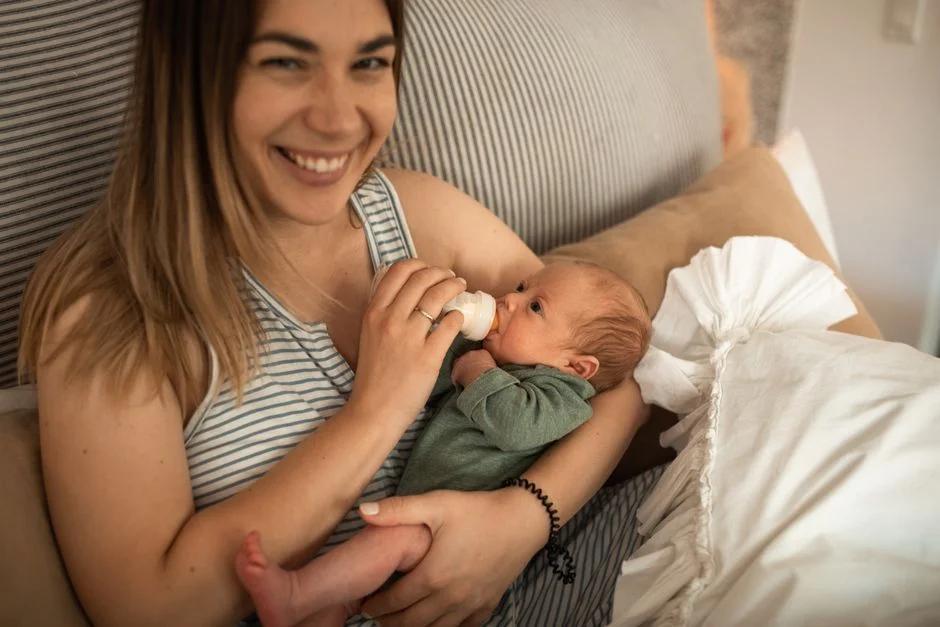 Bé bú mẹ bao lâu là no? Cách nhận biết con đã bú đủ sữa qua 5 dấu hiệu thực tế