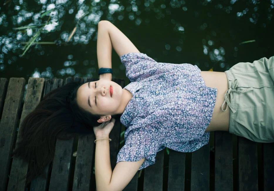 Mẹ bầu ngủ tư thế nào để tốt cho cả mẹ và bé? Hướng dẫn chi tiết theo từng tam cá nguyệt