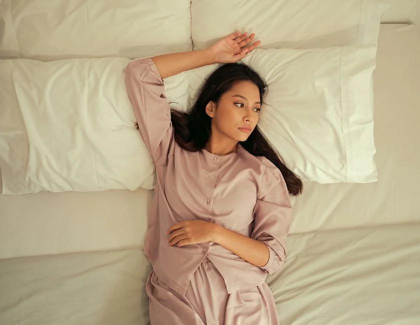 Ngủ nghiêng trái khi mang thai: Hướng dẫn chi tiết cách nằm đúng và mẹo giữ tư thế suốt đêm