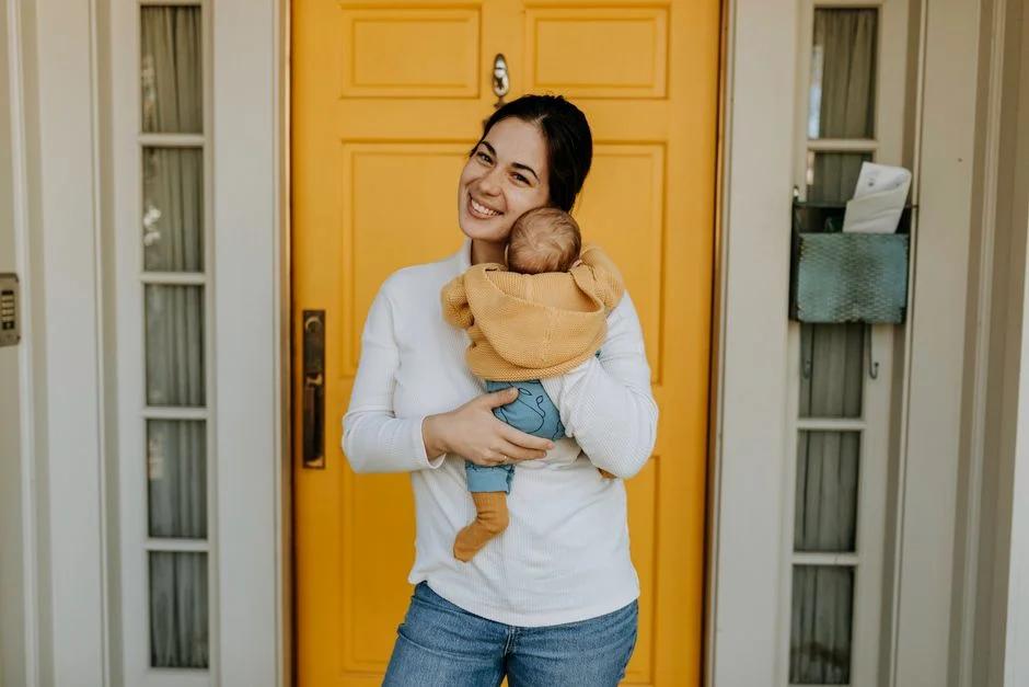 Chăm sóc trẻ sơ sinh tại nhà những ngày đầu: 10 việc mẹ cần làm đúng để bé khỏe, không bị lạnh hay nhiễm trùng