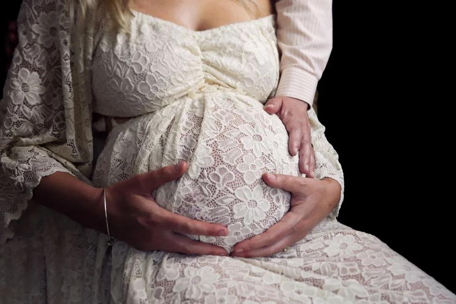 Phân biệt cơn gò chuyển dạ thật và cơn gò sinh lý (Braxton Hicks): Bảng so sánh chi tiết mẹ bầu cần biết