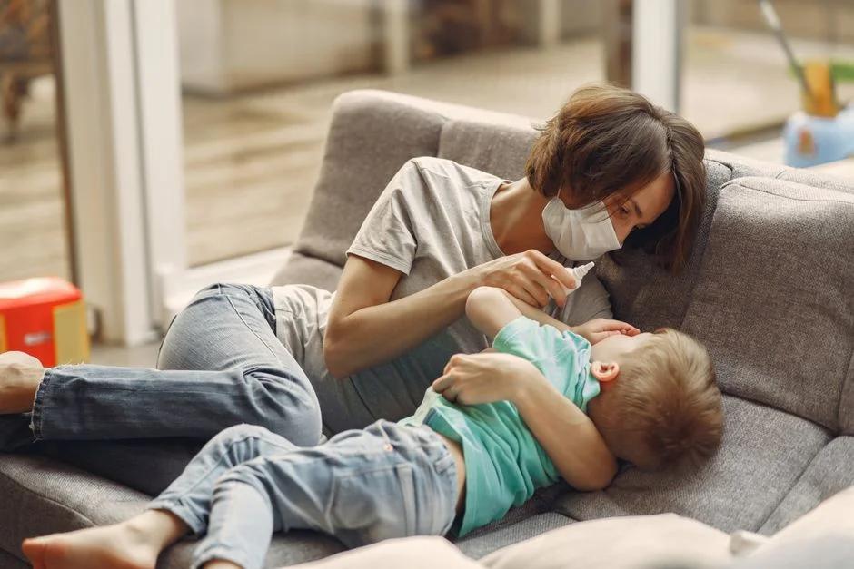 Hướng dẫn cách chườm nóng hạ sốt cho trẻ