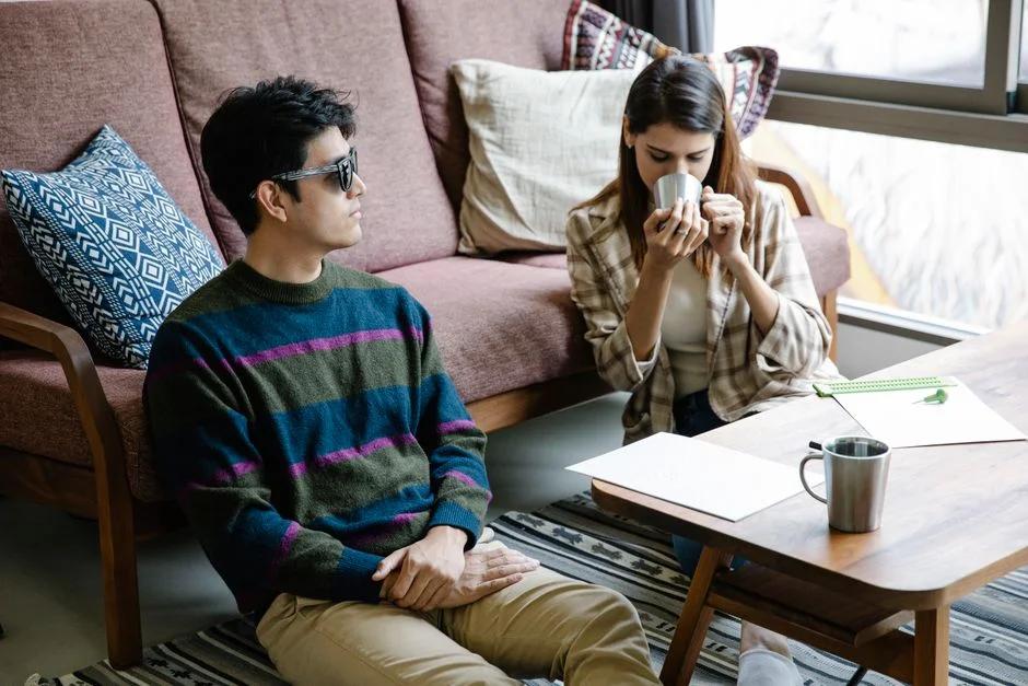 Vợ bị viêm phụ khoa có lây sang chồng không? Lây qua đường nào?