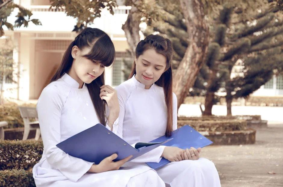 Bà bầu 3 tháng đầu nên ăn gì và kiêng gì? Thực đơn mẫu 7 ngày cho mẹ nghén ít, đủ chất