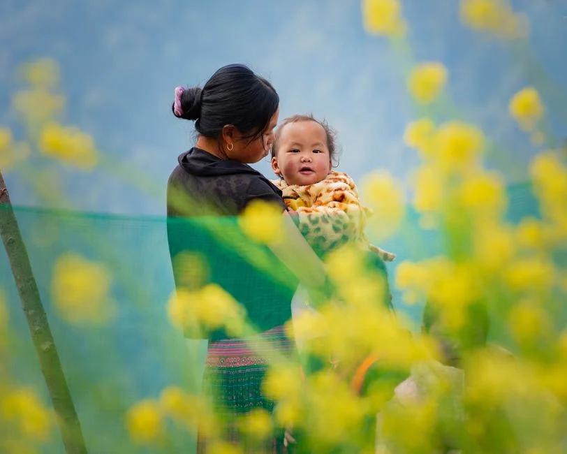 Cách chăm sóc trẻ bị tay chân miệng tại nhà và các sai lầm