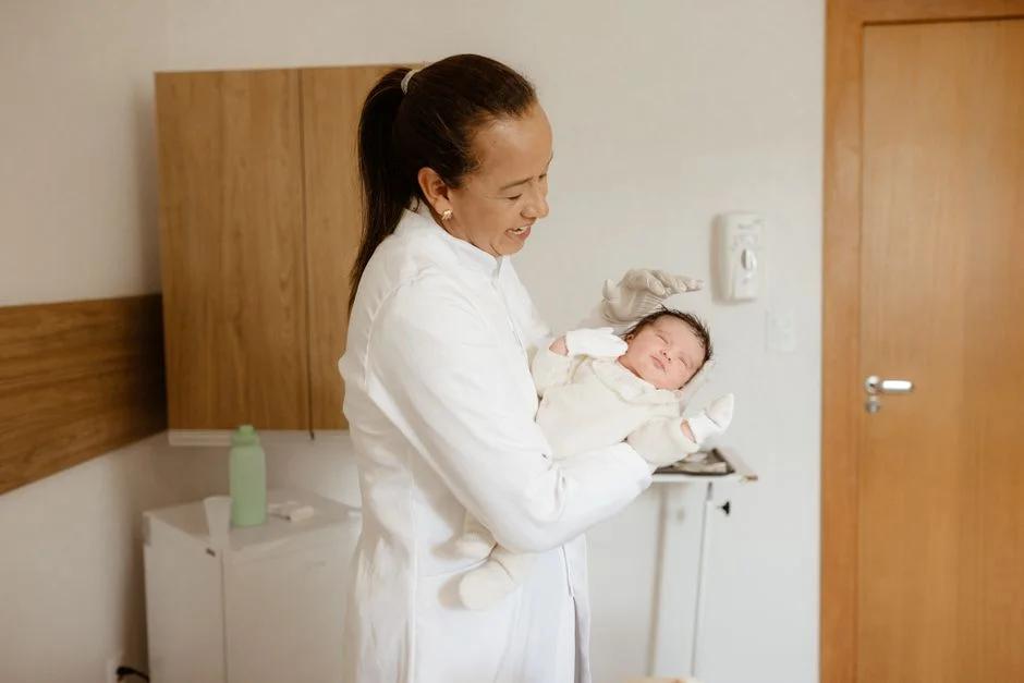 Khí hư bình thường như thế nào? Cách nhận biết màu sắc và mùi