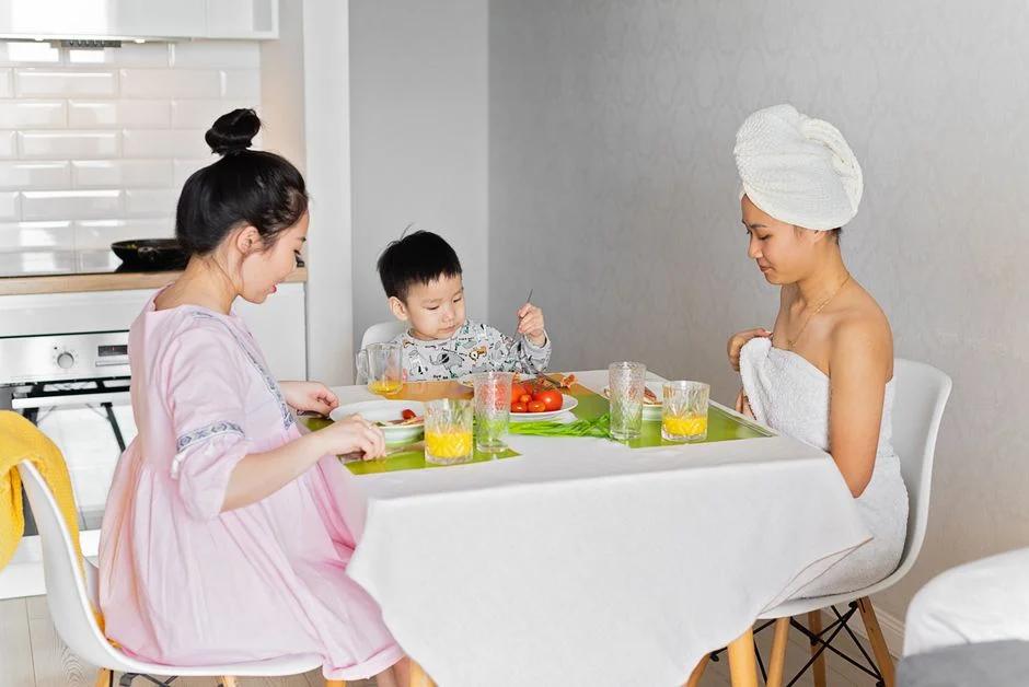 Bà bầu ăn rau má được không? Lợi và hại mẹ cần biết