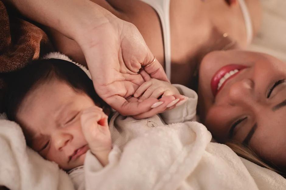 Trẻ 6 tháng tuổi một tuần đi ngoài một lần kèm lười ăn phải làm sao?