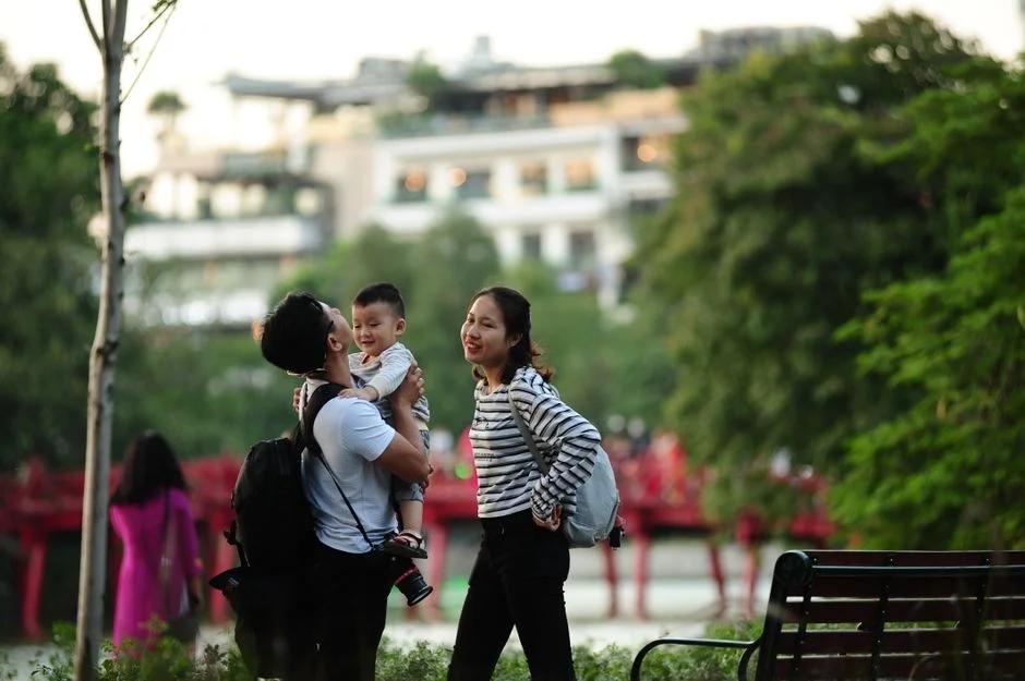 Làm mẹ toàn thời gian hay đi làm sau sinh: Cách cân bằng công việc và chăm con khi mẹ bầu tuần đầu sinh hoạt chưa ổn định